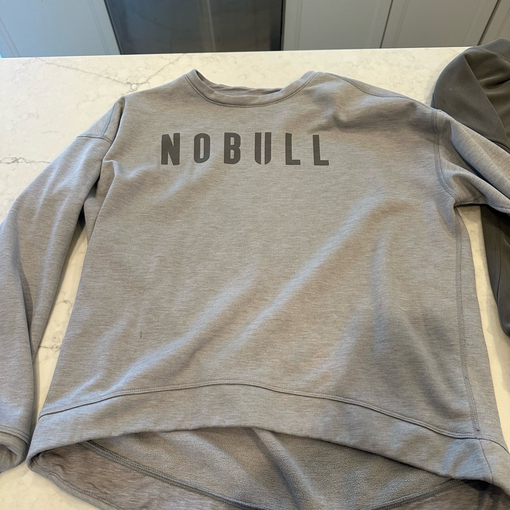 NOBULL Women’s Light Gray Crewneck Sweater